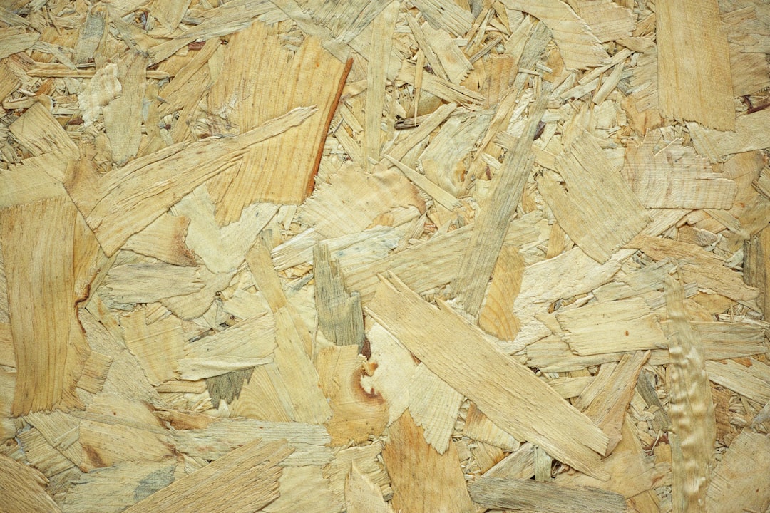 Suelo de gallinero barato: ¿Tierra, cemento o madera reciclada?