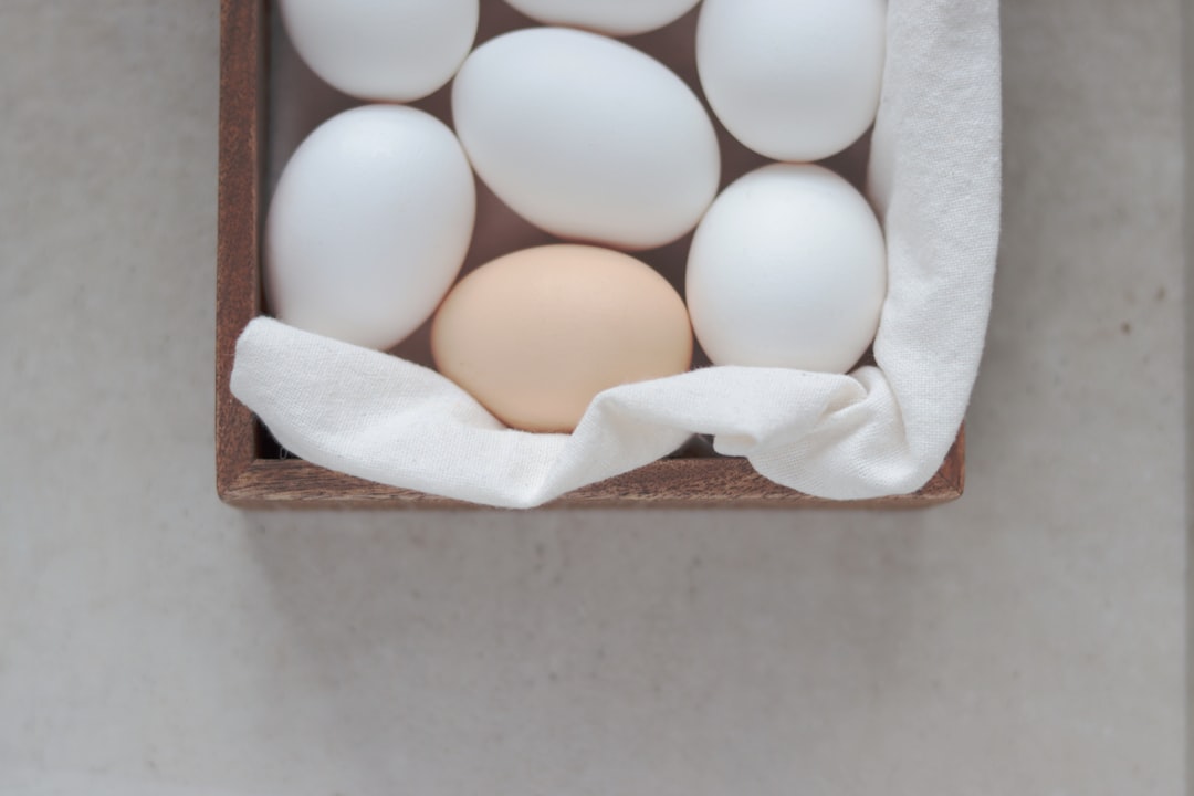 ¿Cómo almacenar huevos frescos: Lavarlos o no lavarlos? ¡Ahorra dinero ya!
